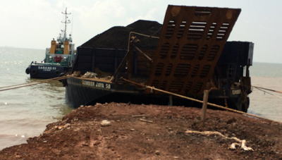 images/foto/Berita/Kapal Tongkang di Karimun KEPRI.jpg